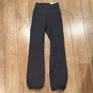 The Hugger Cinch Pant Offline